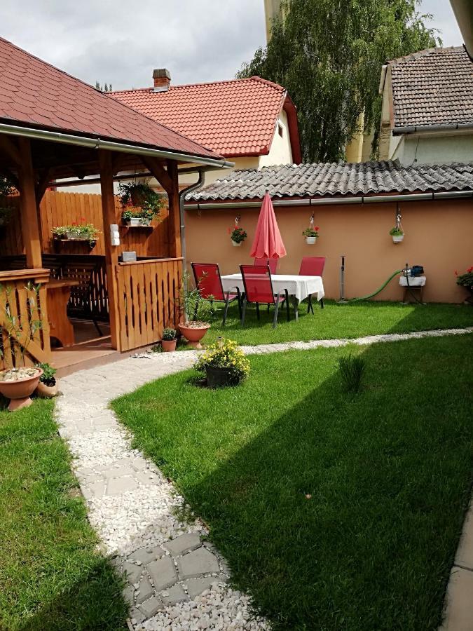 Csilla Apartman Makó Exteriör bild