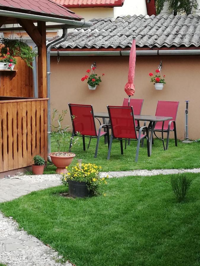 Csilla Apartman Makó Exteriör bild