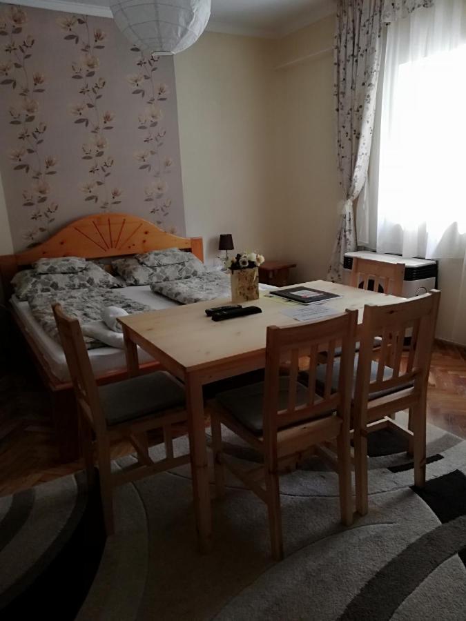 Csilla Apartman Makó Exteriör bild